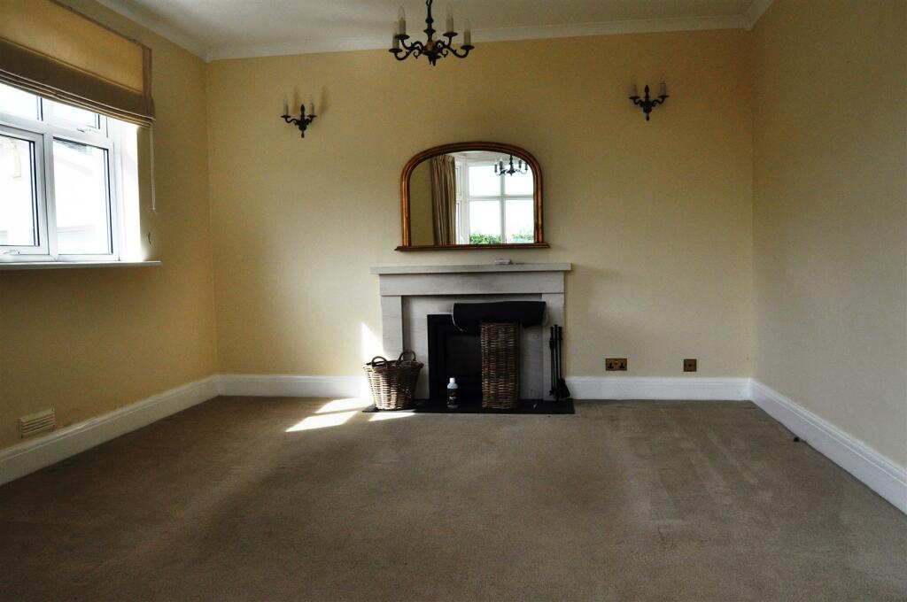 Lounge .JPG