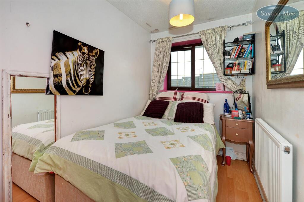 68 Paterson Close - bedroom 2 2343.jpg