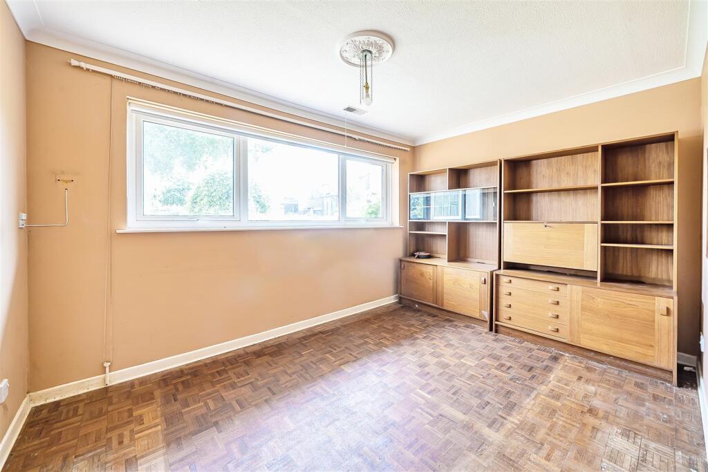 2 Pigeon Hill, Tiffield