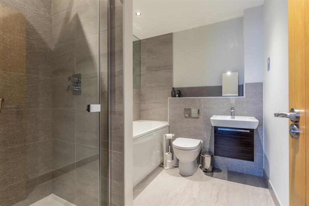 Parrys Lane, Stoke Bishop EnSuite.jpg