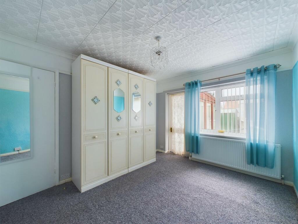 Bedroom: