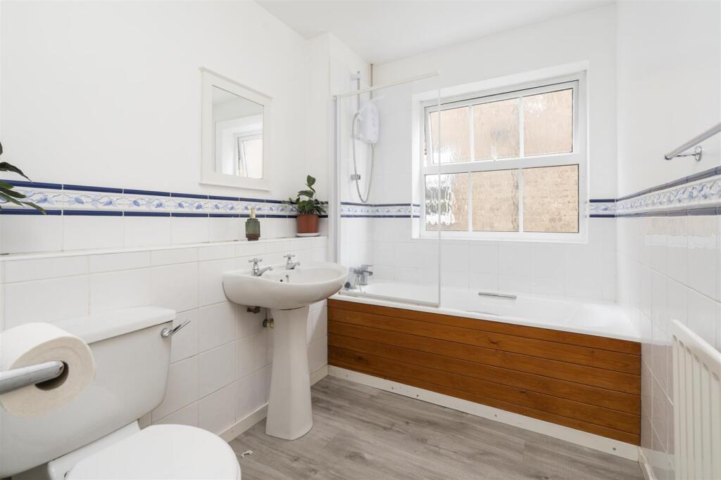 20 Farnborough Drive_4.jpg