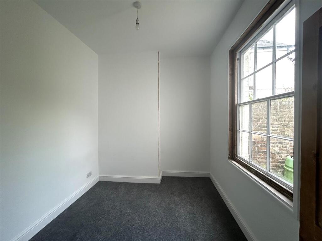 bedroom 3.jpg
