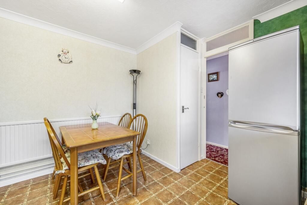 2 Drury Lane (Bicker)-15