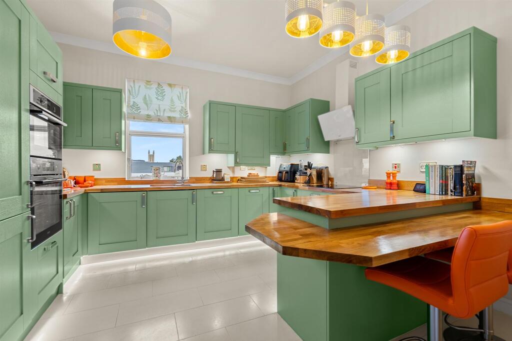 Flat 3 10 Queens Parade-4.jpg