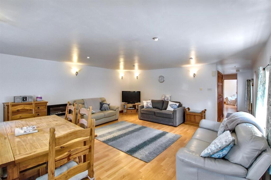 lounge/kitchen/diner