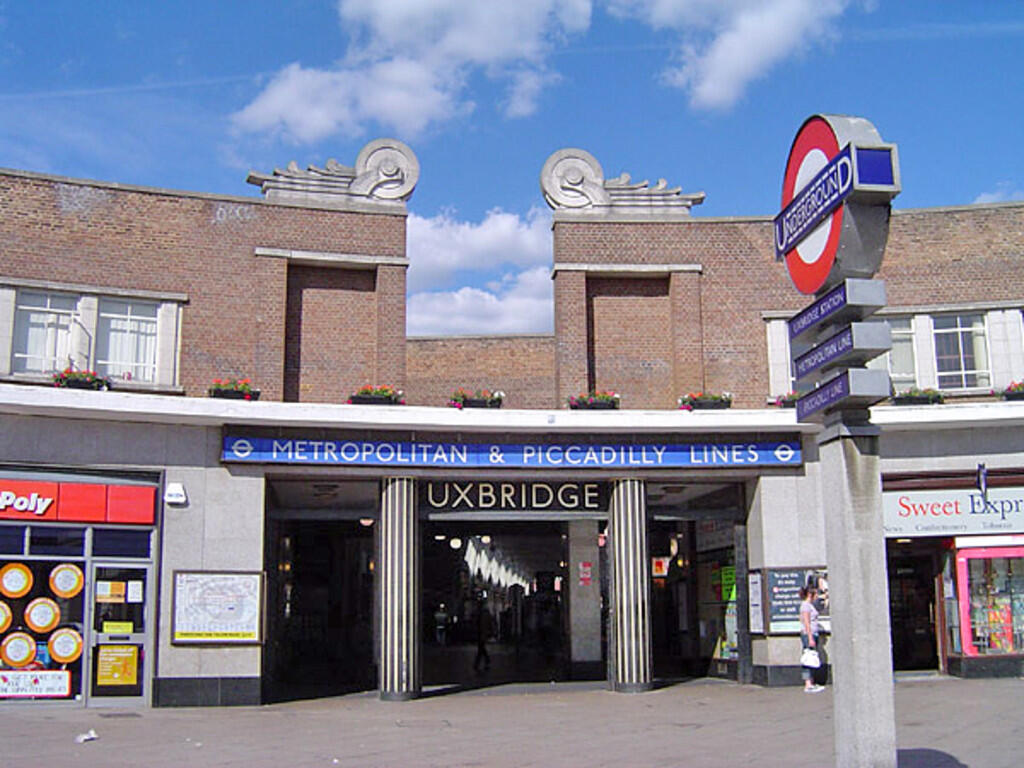 Uxbridge_tube_sta...