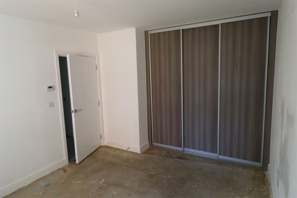 Bedroom 1.JPG