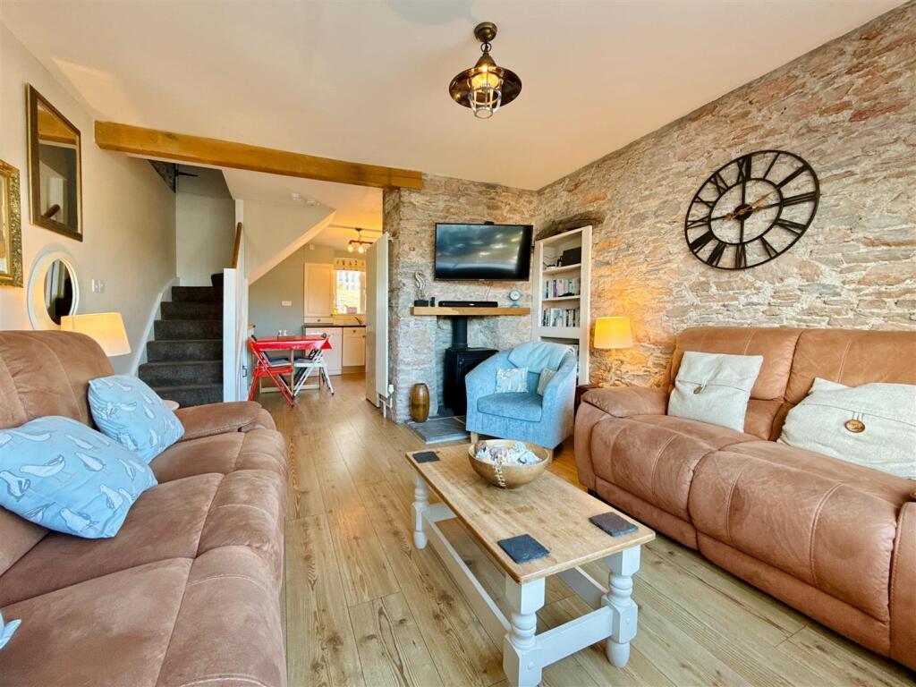 Lounge Towards Fire.JPG