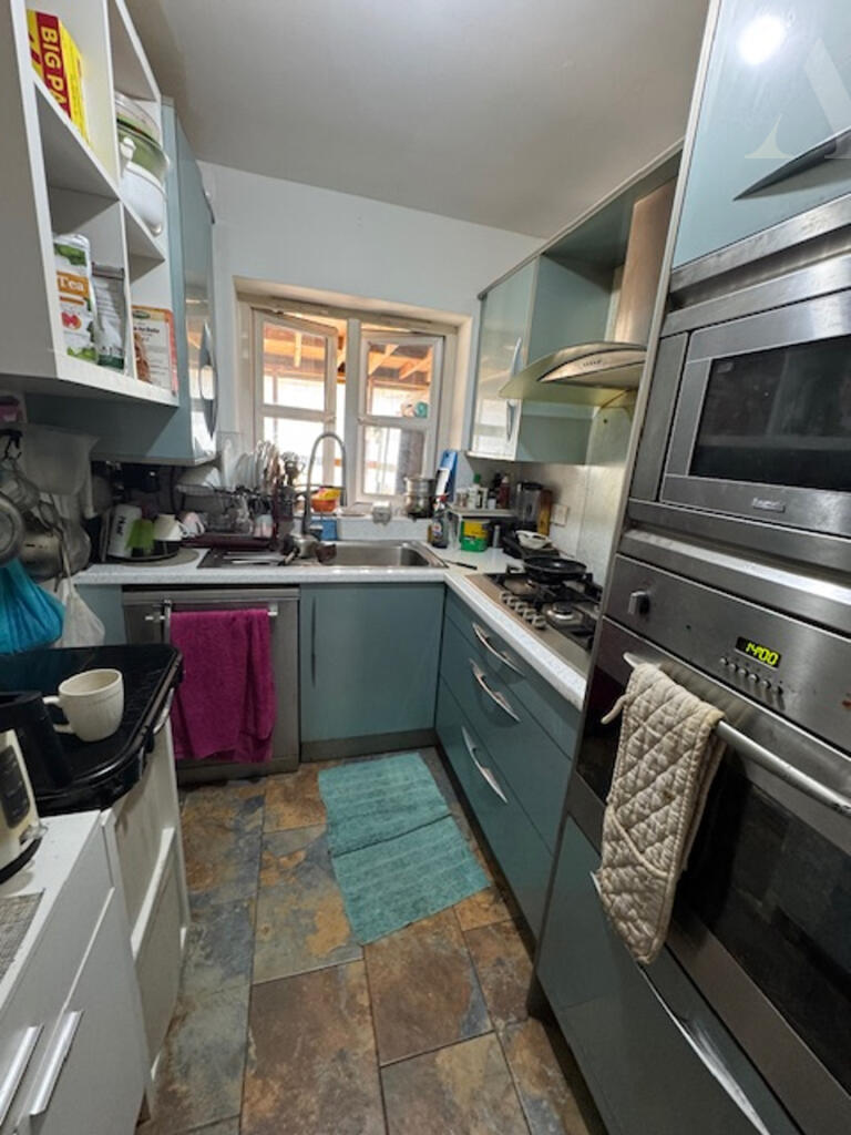 32 Ward Close Kitchen