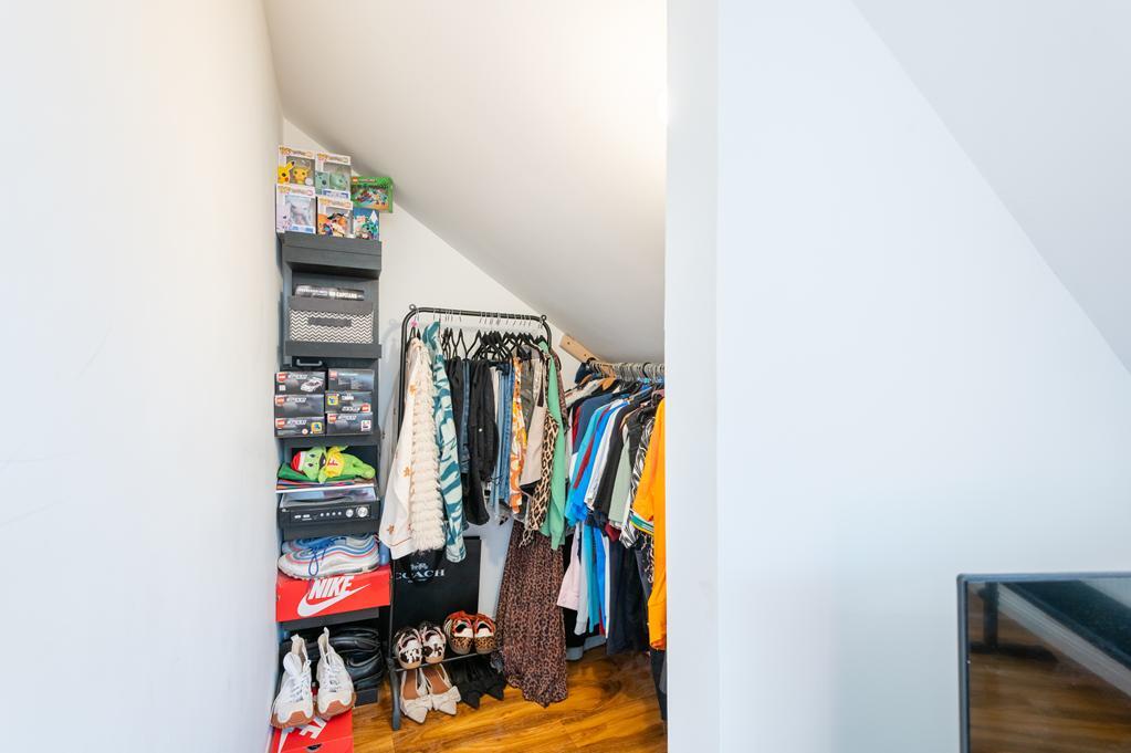 WALK IN WARDROBE