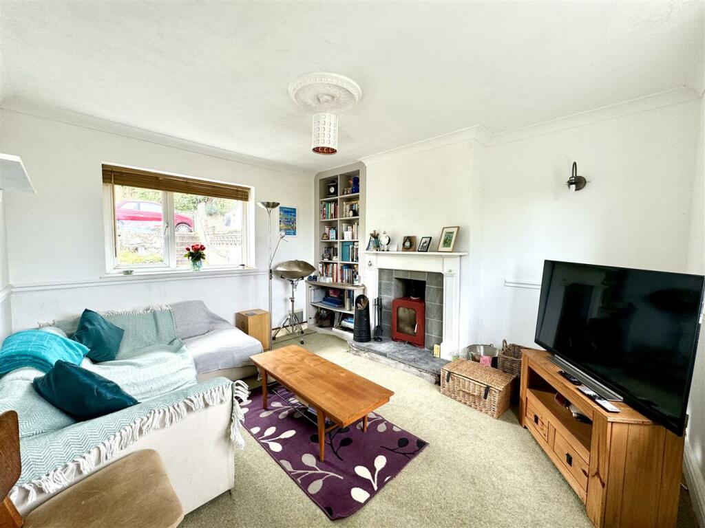 LOUNGE/BEDROOM 3