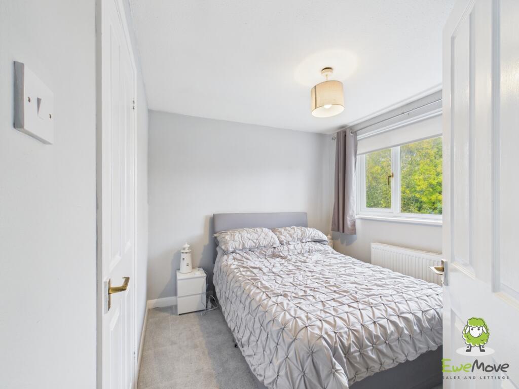 EweMove Estate Agents Basingstoke - Lea Close - Be