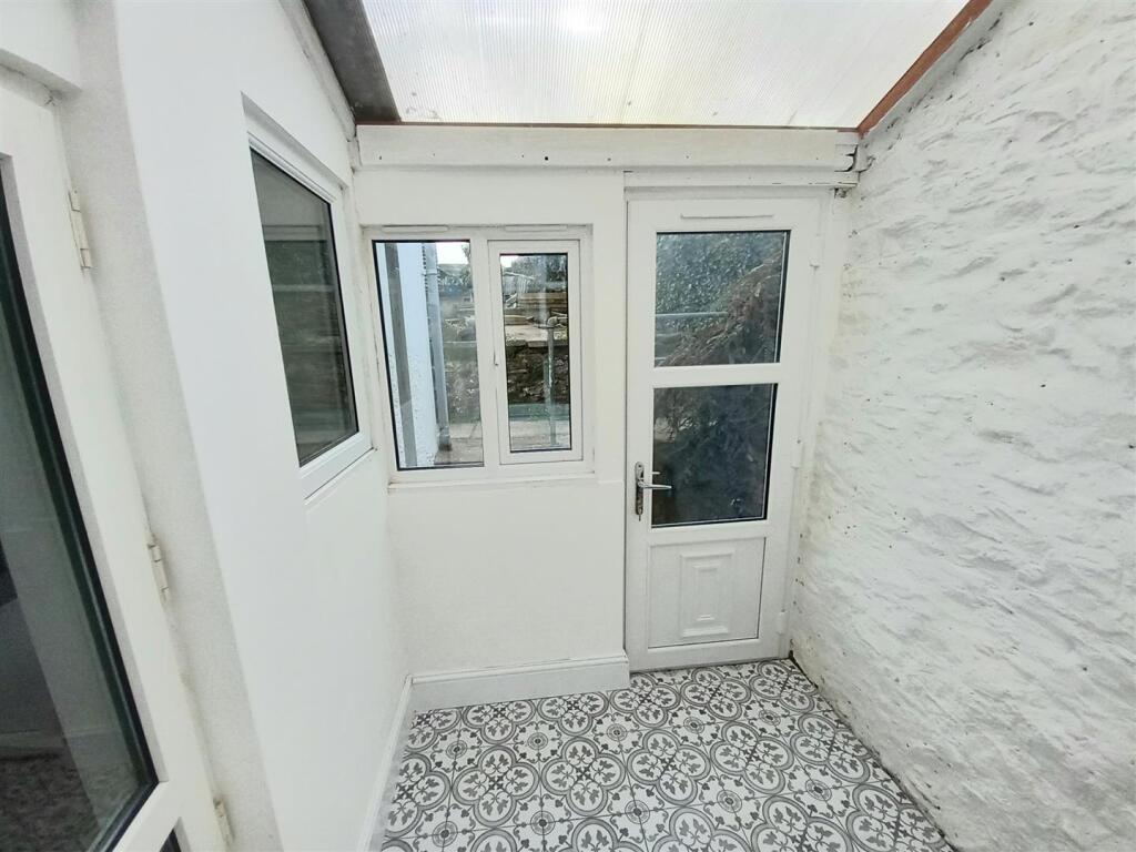 1 Coro Tce Sun Room.jpg