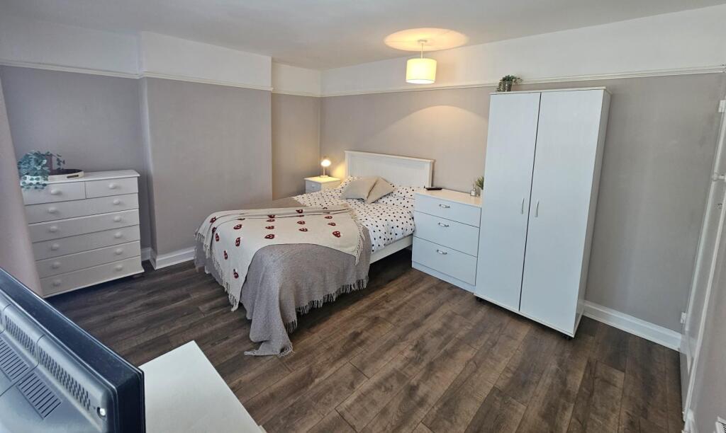 52A coro - bed pic1.jpg