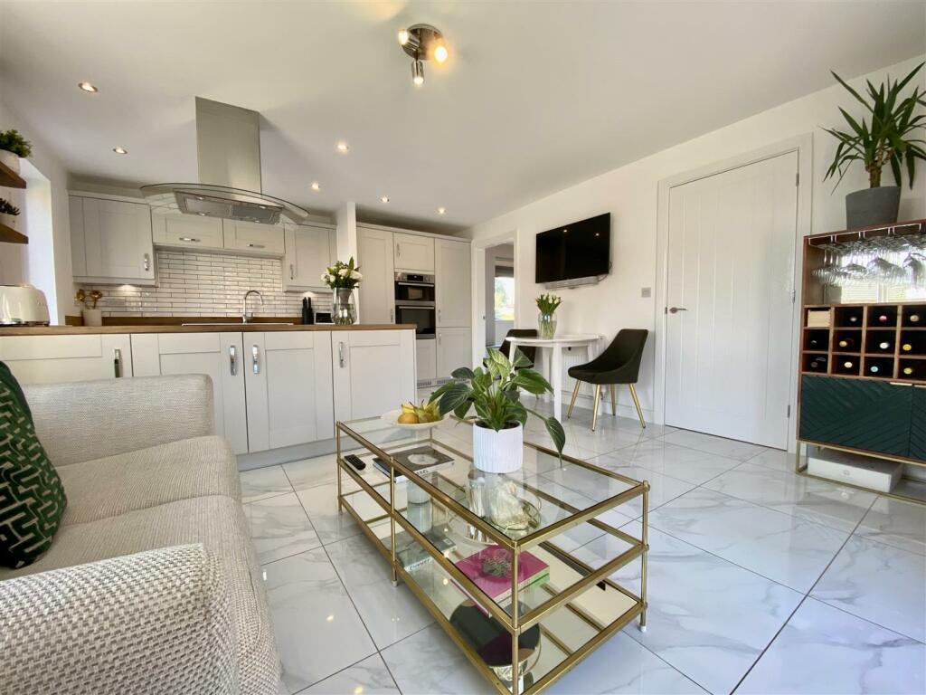 KITCHEN/BREAKFAST ROOM