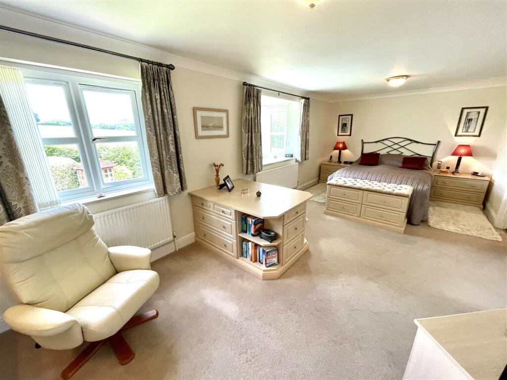 MAIN BEDROOM.jpeg