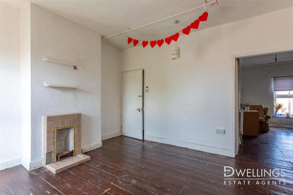 DWELEST- 6 St Paul's St West, DE142BP-0017.jpg
