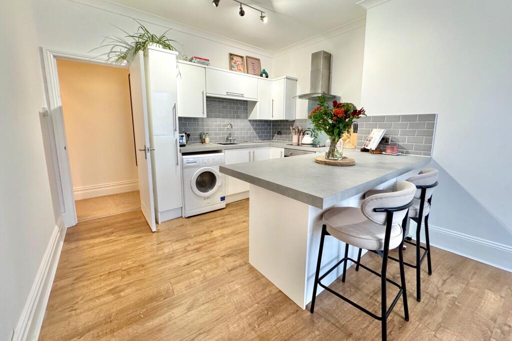 Kitchen Breakfast Bar