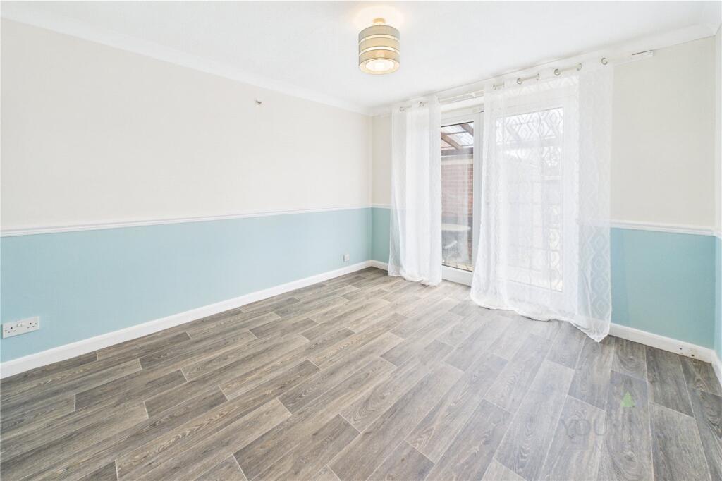 Dining Room/Bed 3