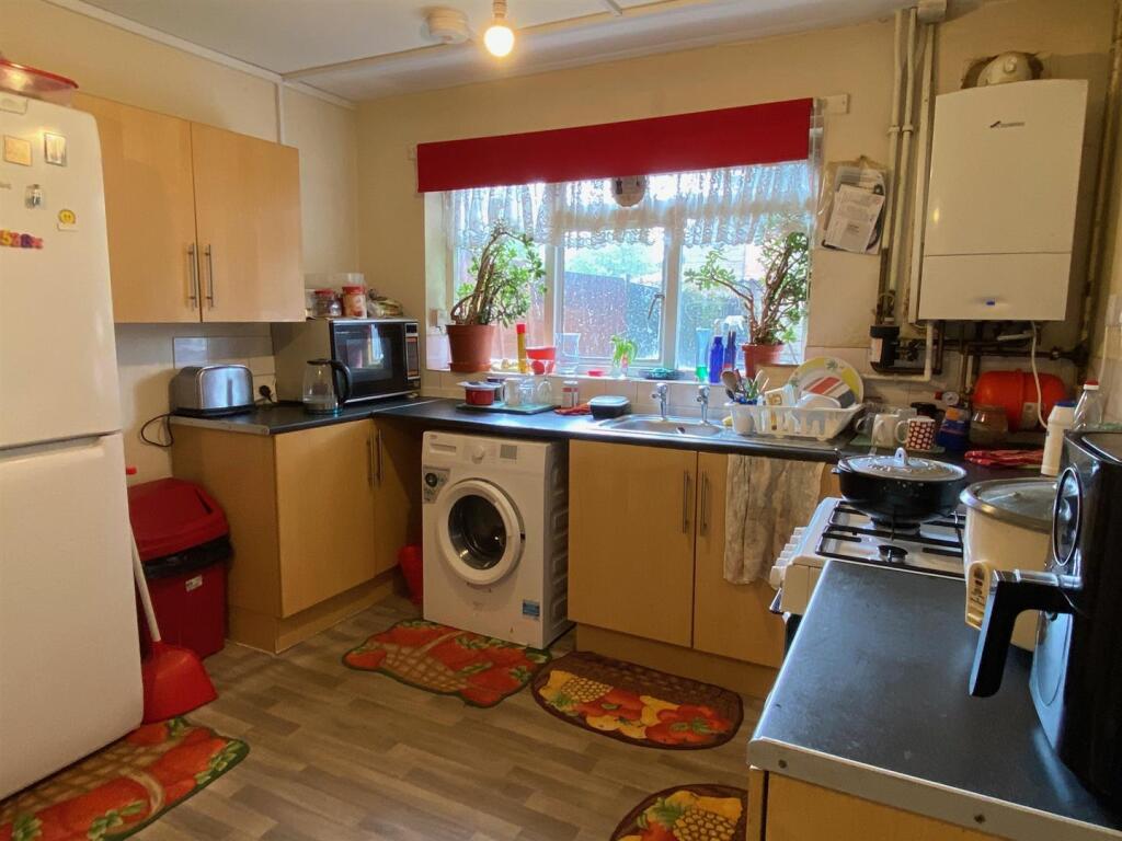 Kitchen2.jpg