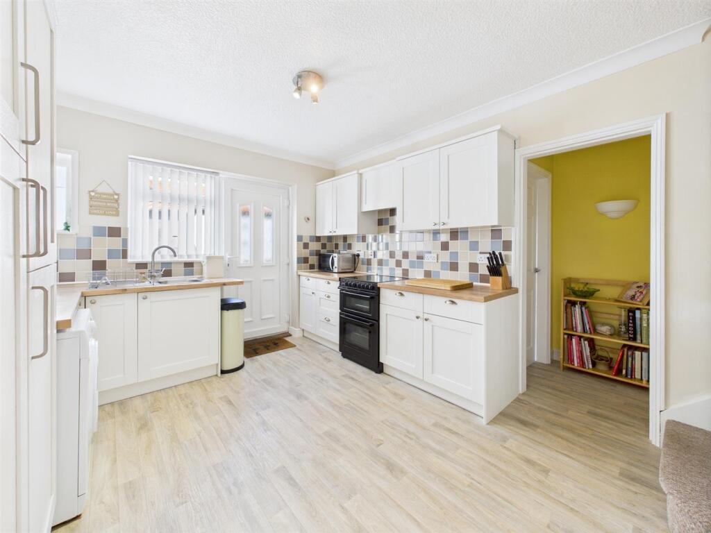 Kitchen: