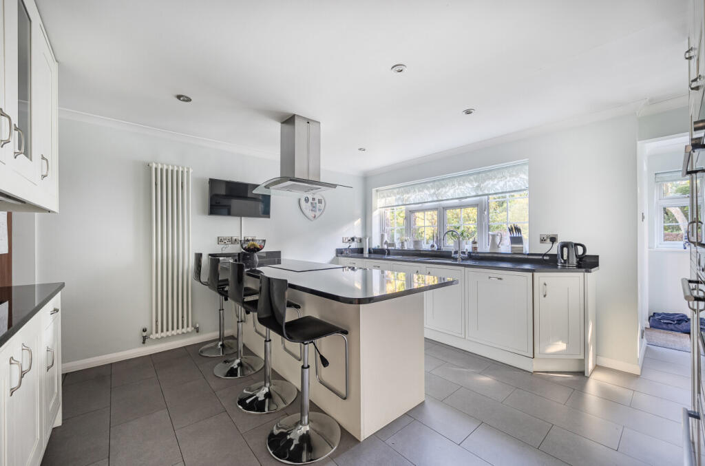 1360121-9-68dbffc...