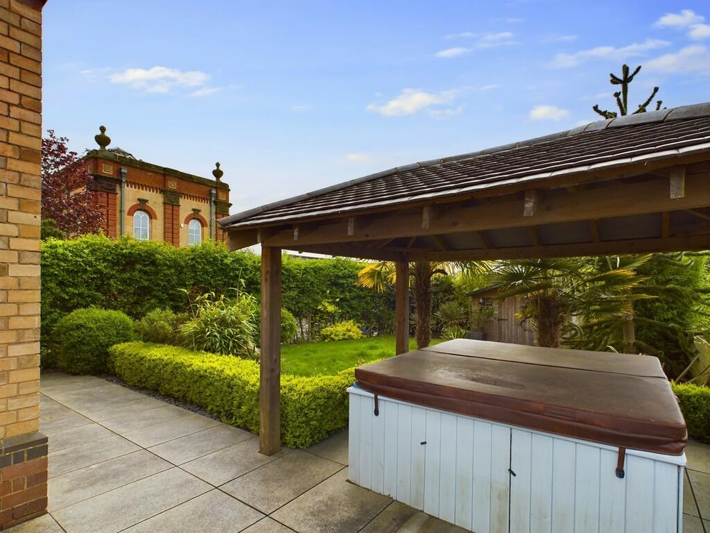 12-Rear_Garden-J