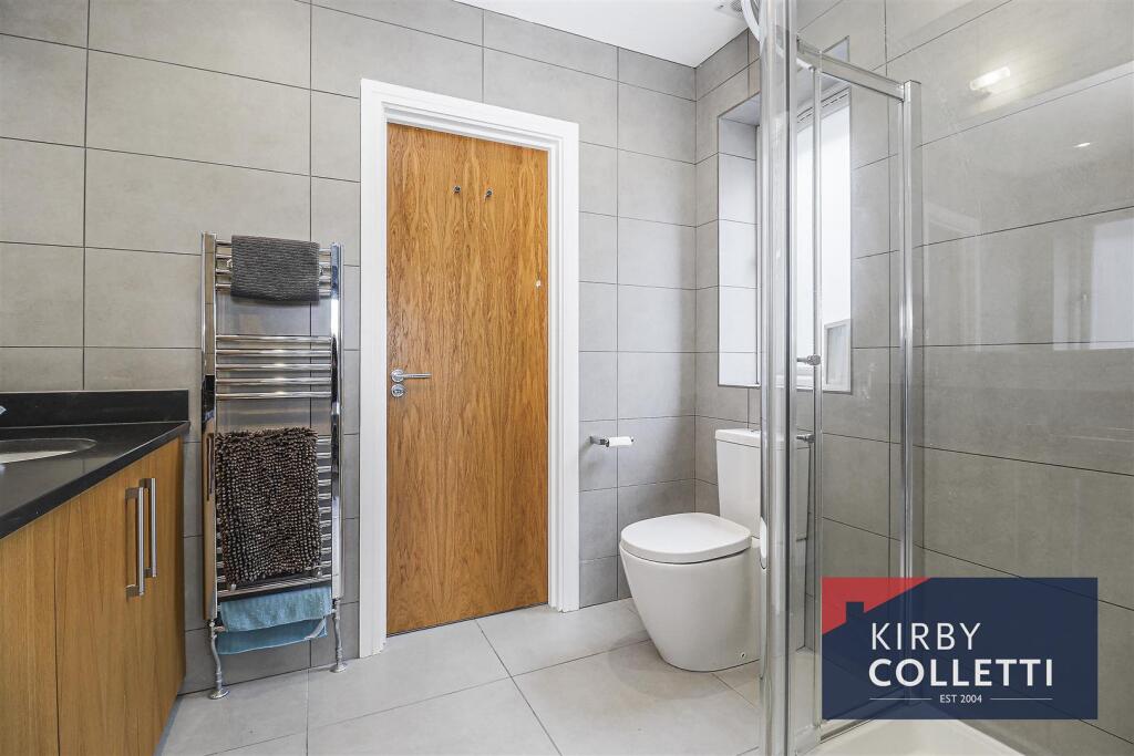 JACK &amp; JILL SHOWER ROOM