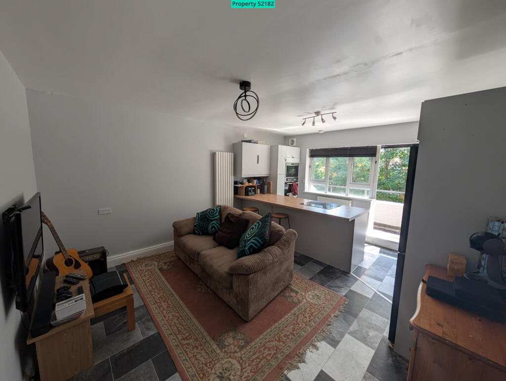 Kitchen / Lounge