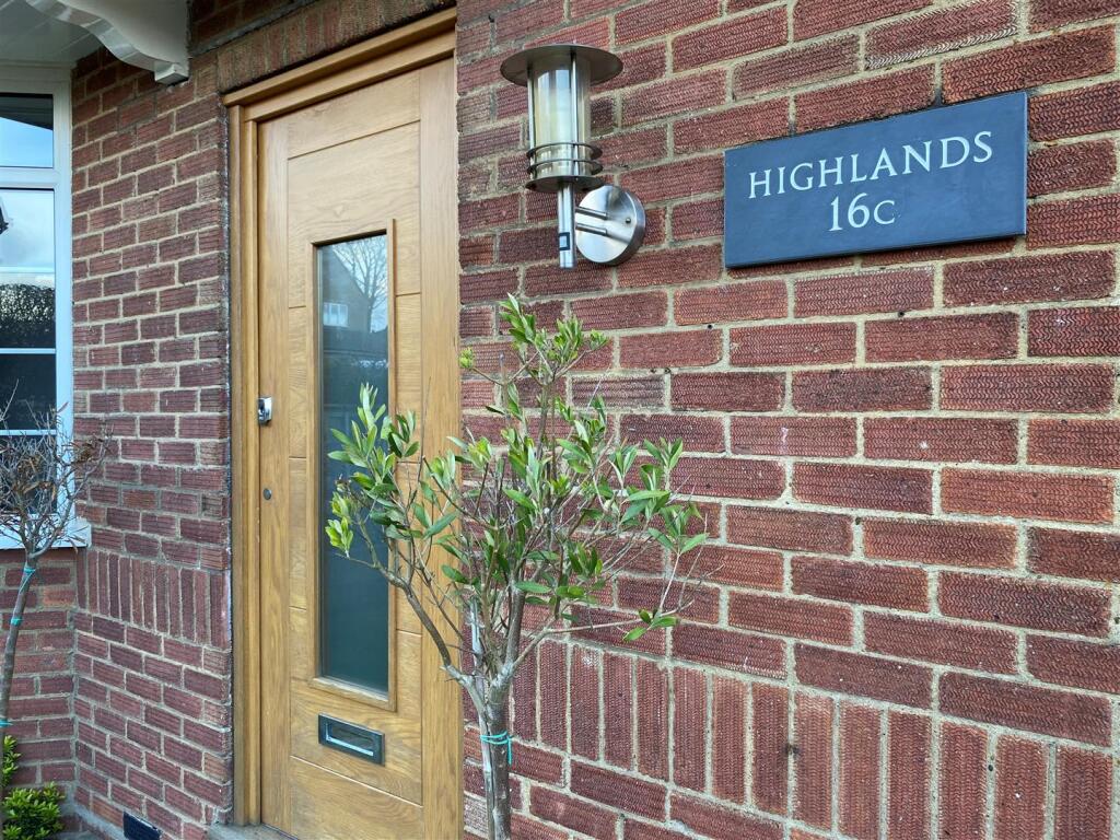 16cNorthRoad_FrontDoor - Copy.jpg