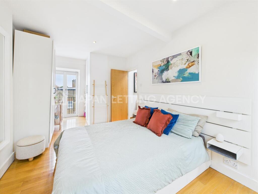 CAM04401G0-PR0068-STILL005.jpg