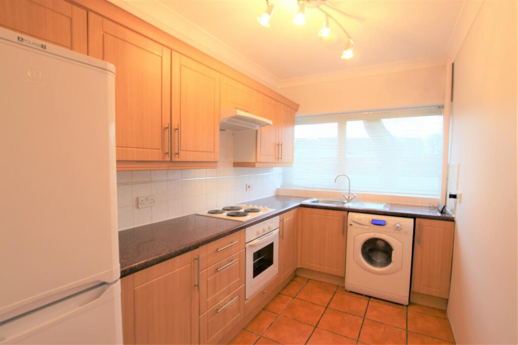 4 kitchen.JPG