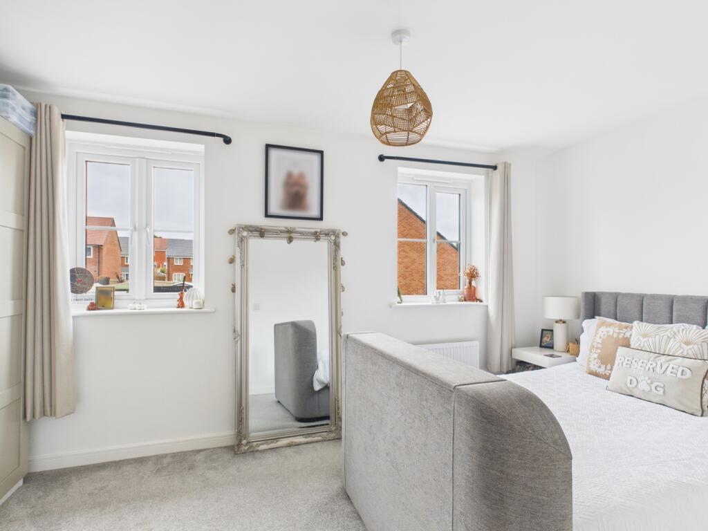 CAM03293G0-PR0247-STILL020