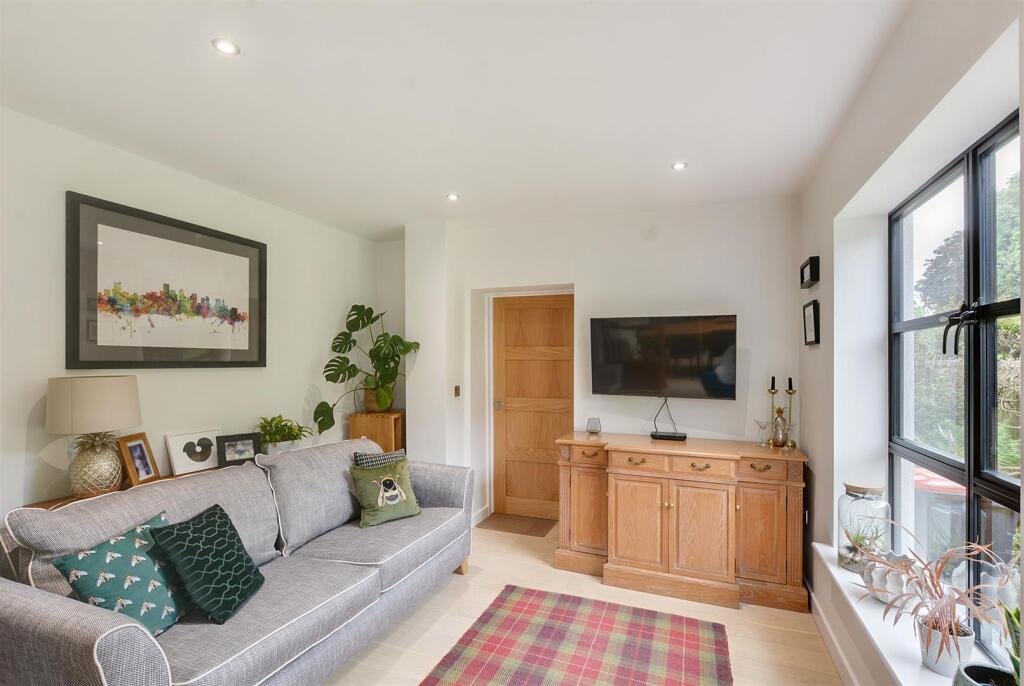 DSC_3152kitchen diner.jpeg