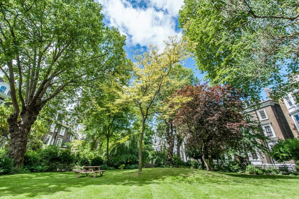 Gledhow Gardens-14-2 (Large).jpg