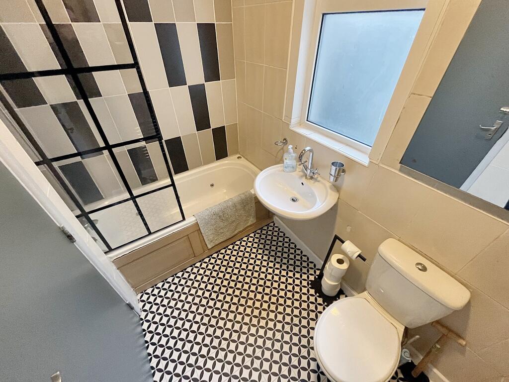 F1Bath1