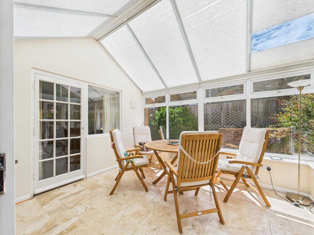 CAM01354G0-PR0550-STILL016