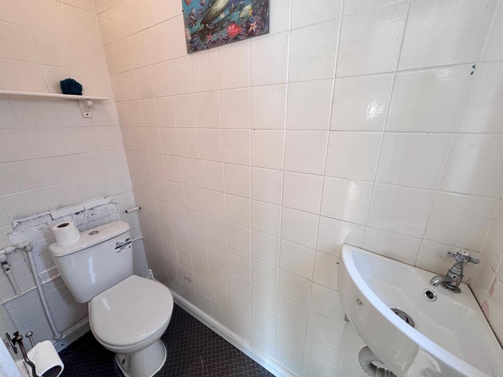 Cloakroom/wc