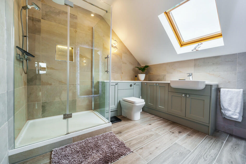 En-suite Shower R...