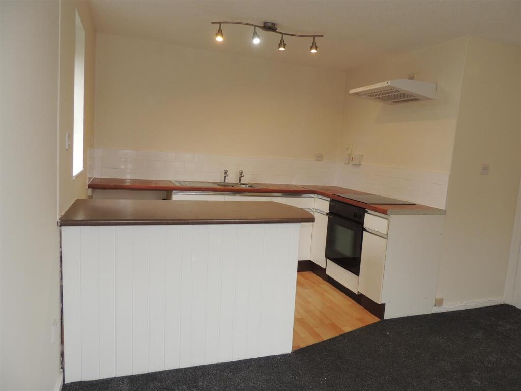 LIVING/KITCHEN