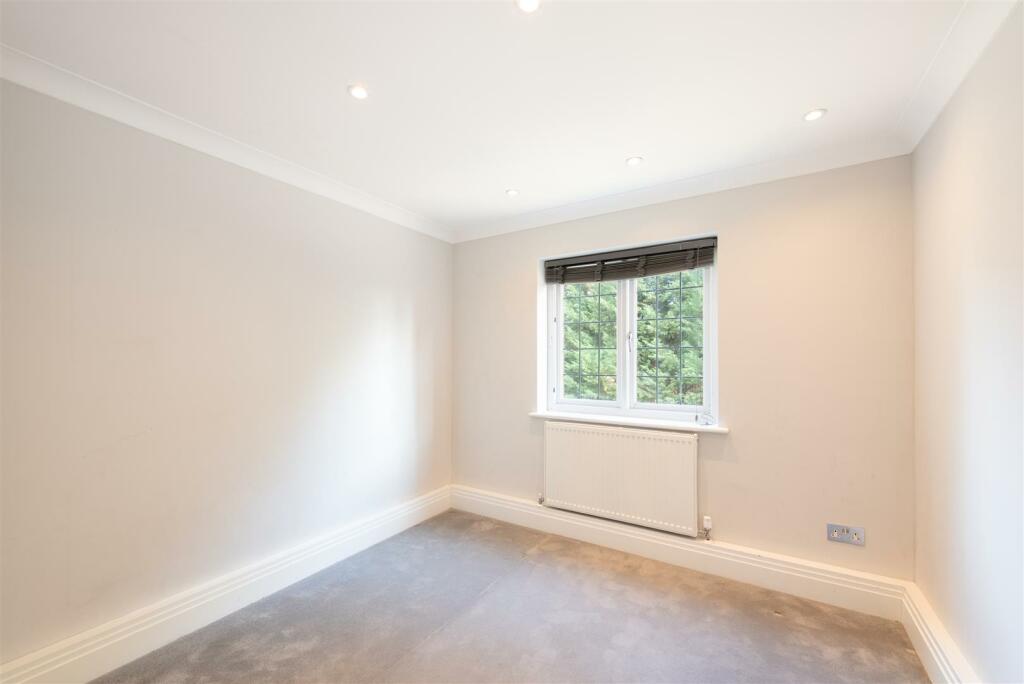 Gills Hill Lane 8.jpg