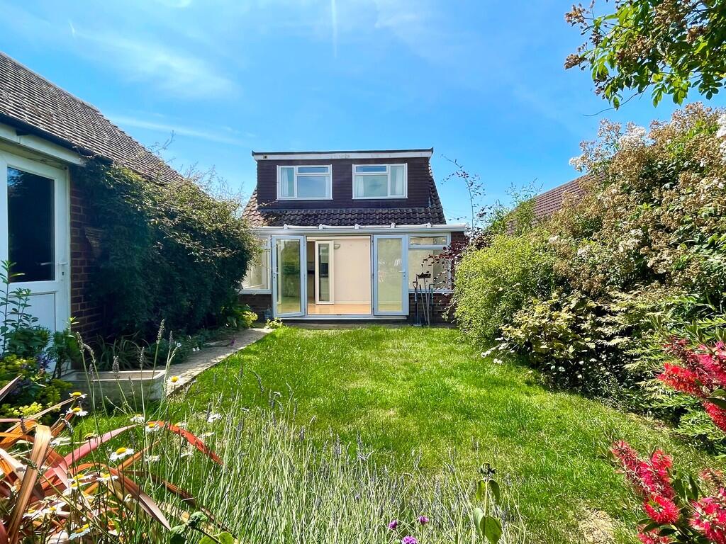 18 Moorfoot Road ...