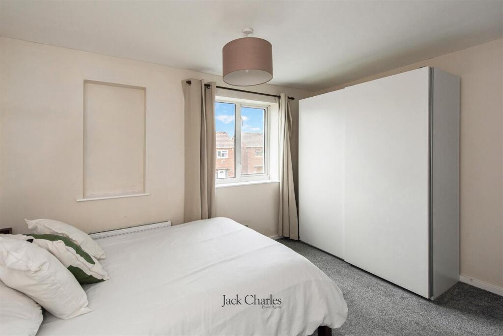 8 Twyford Rd, TN11 0HJ 011.jpg