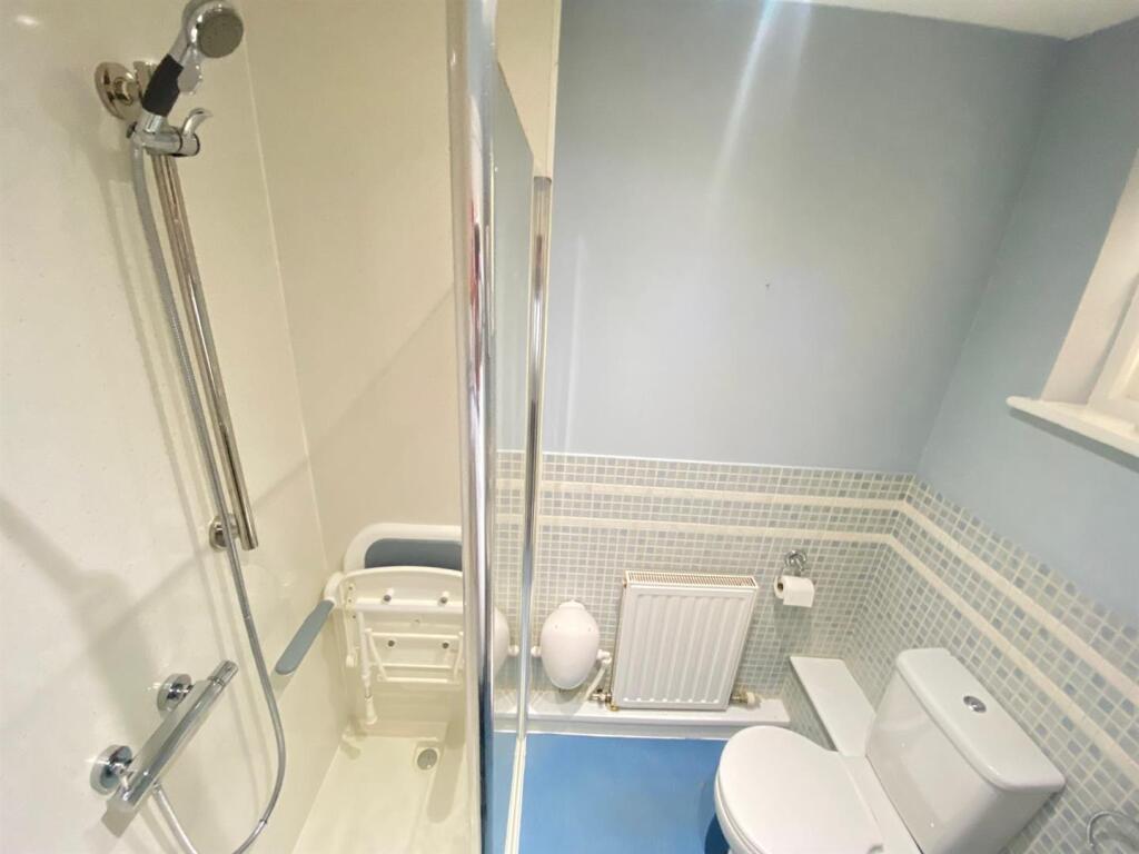 SHOWER ROOM.jpg