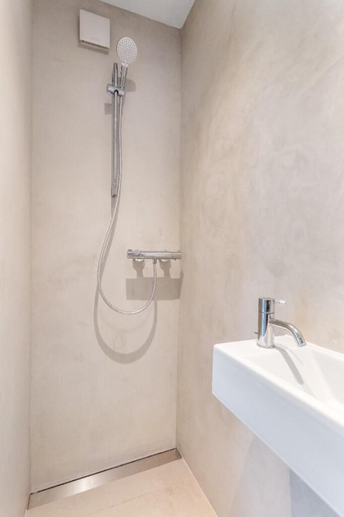 shower room (1).jpg