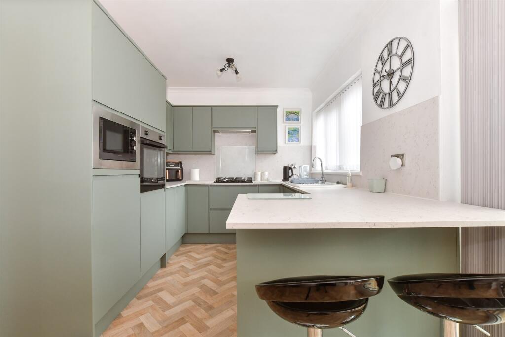 Kitchen/ Breakfast Room