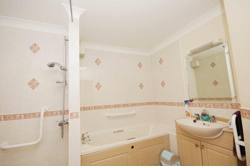 Bath/Wet Room 