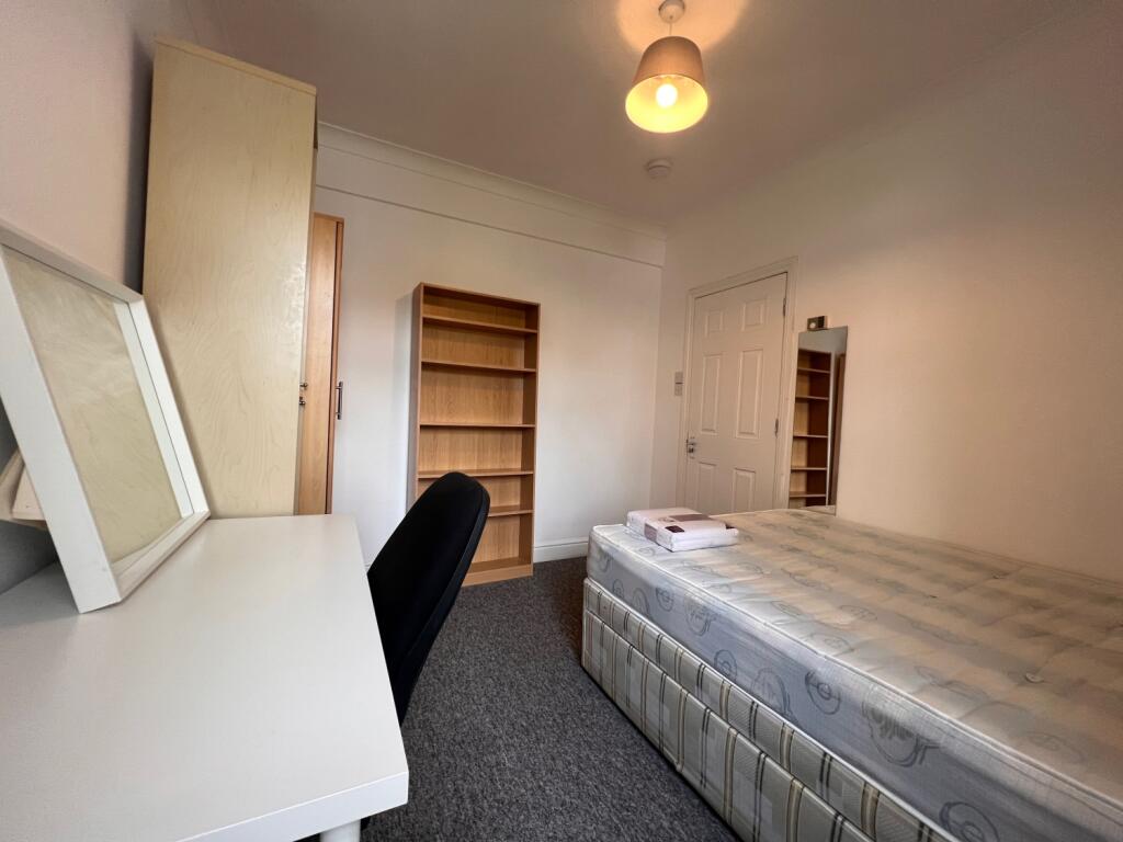 3 Totland Road - Bedroom 2 (2)