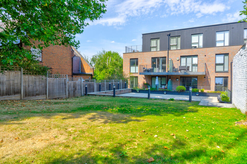 Egleton House EXT LR-5